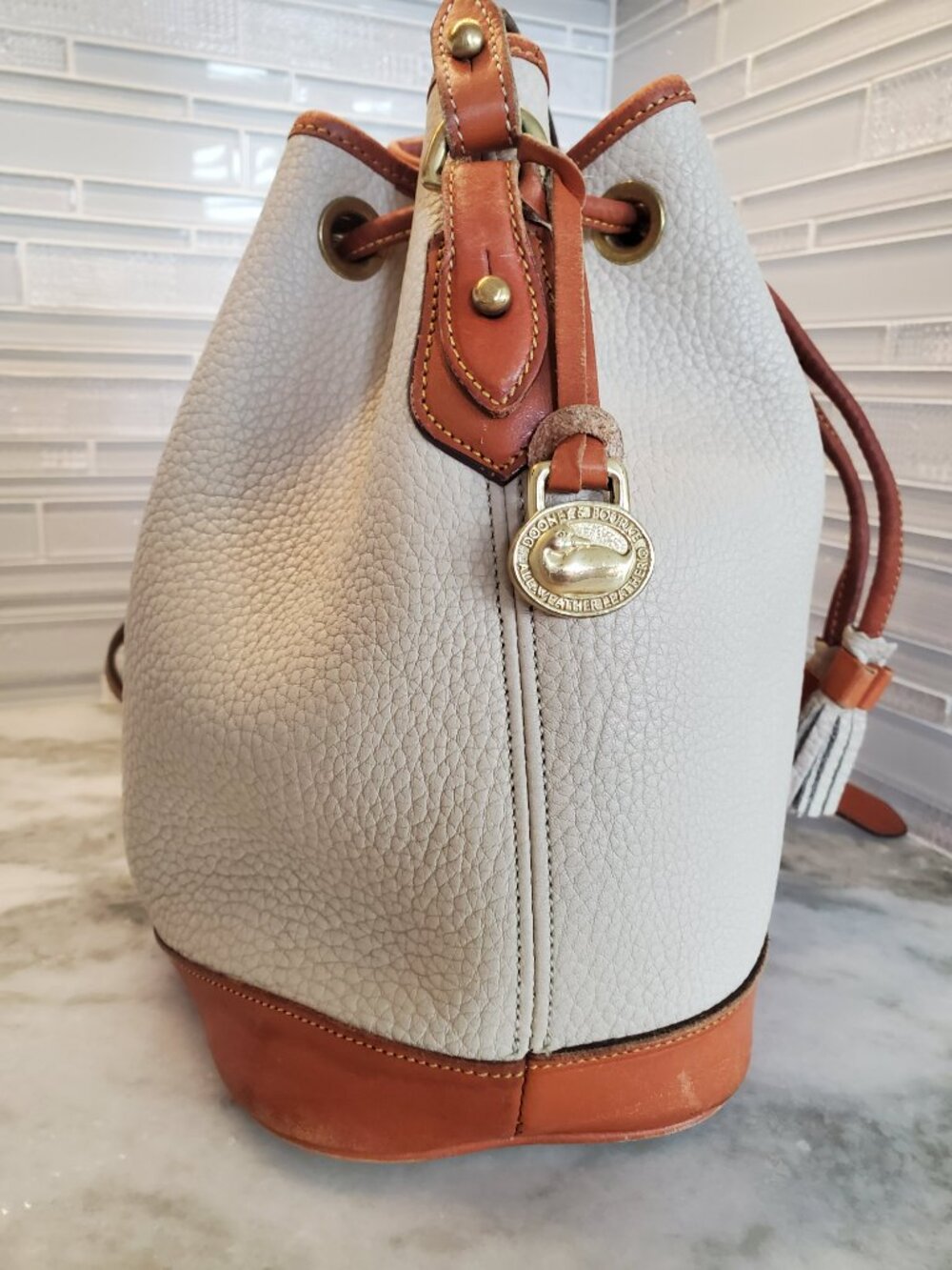 Vintage Dooney & Bourke 90s Drawstring Bucket Bag Wheat & British Tan - Picture 3 of 11